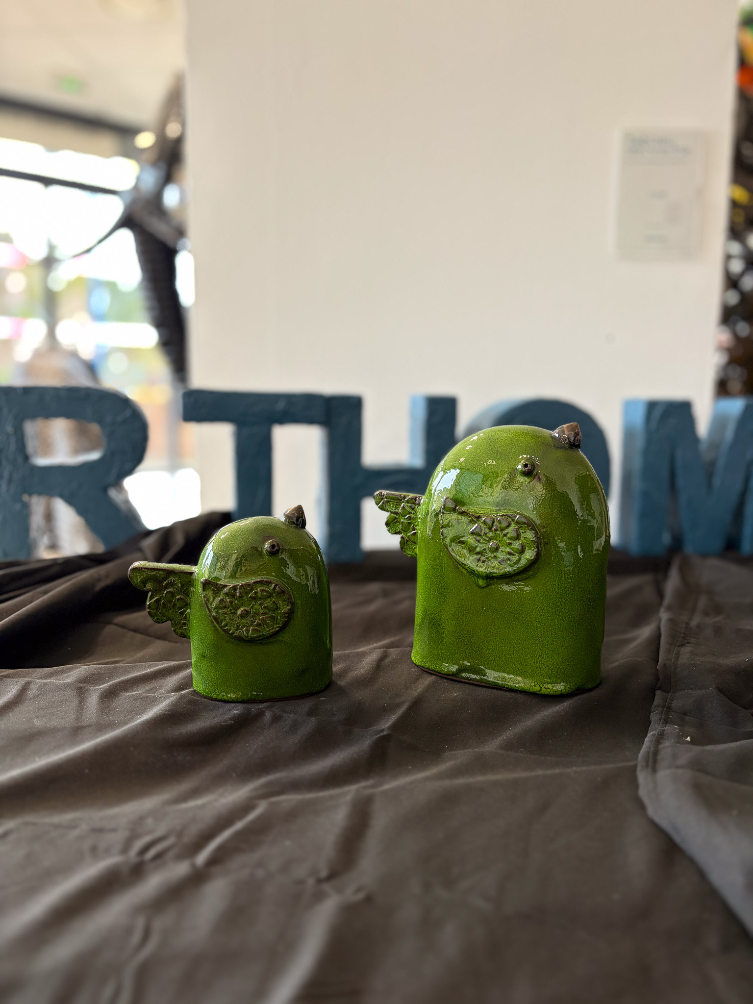 Lot de 2 oiseaux décoratifs en céramique vertes – pièces artisanales