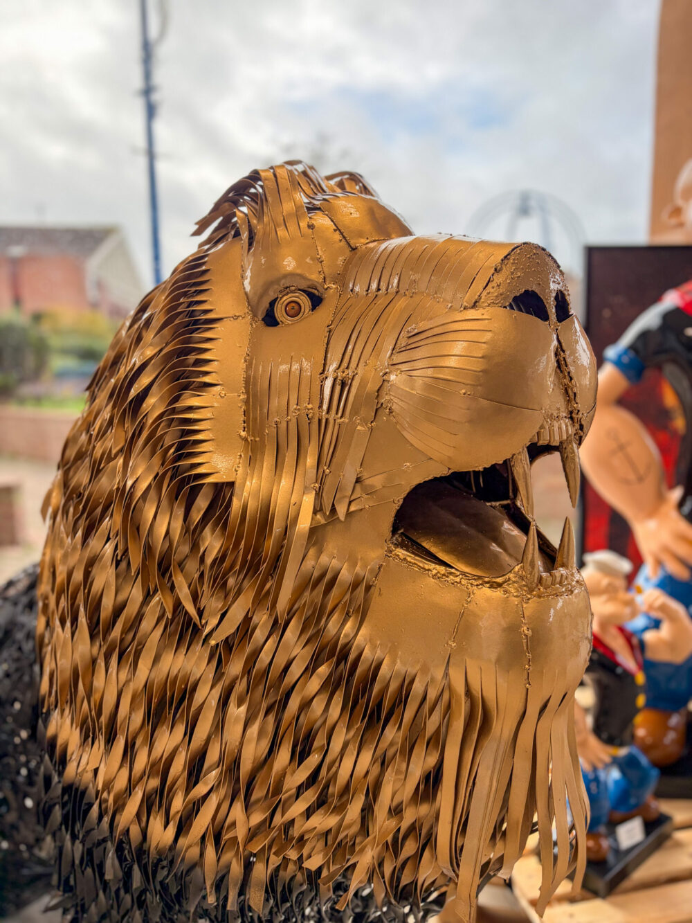 Sculpture artisanale de lion en pièces mécaniques métalliques