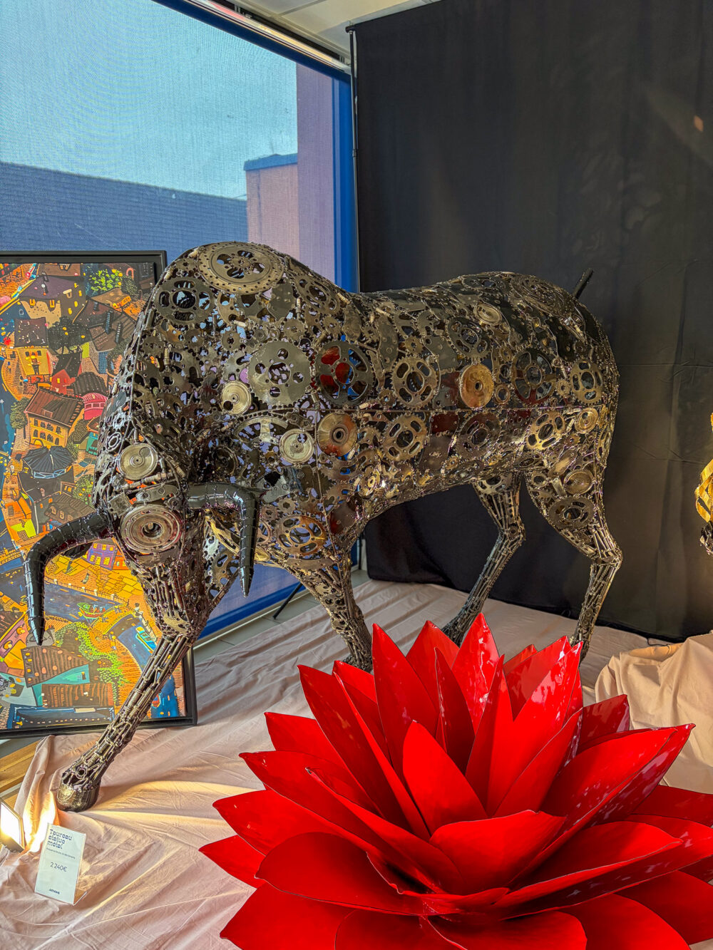 Détail du taureau en pièces mécaniques – structure métallique