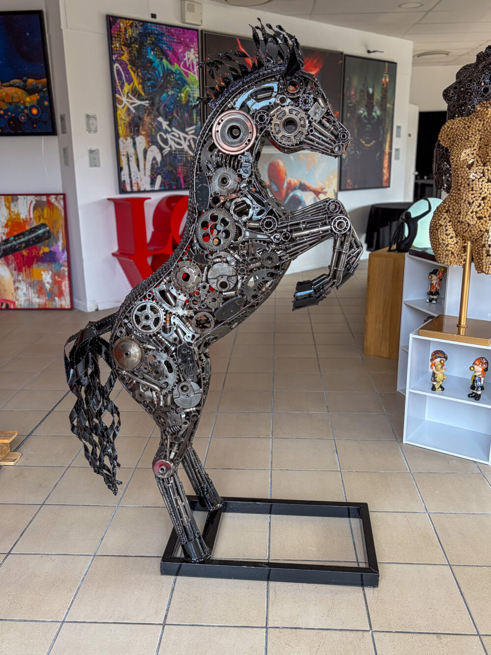 Cheval sculpture en pièces mécaniques métalliques