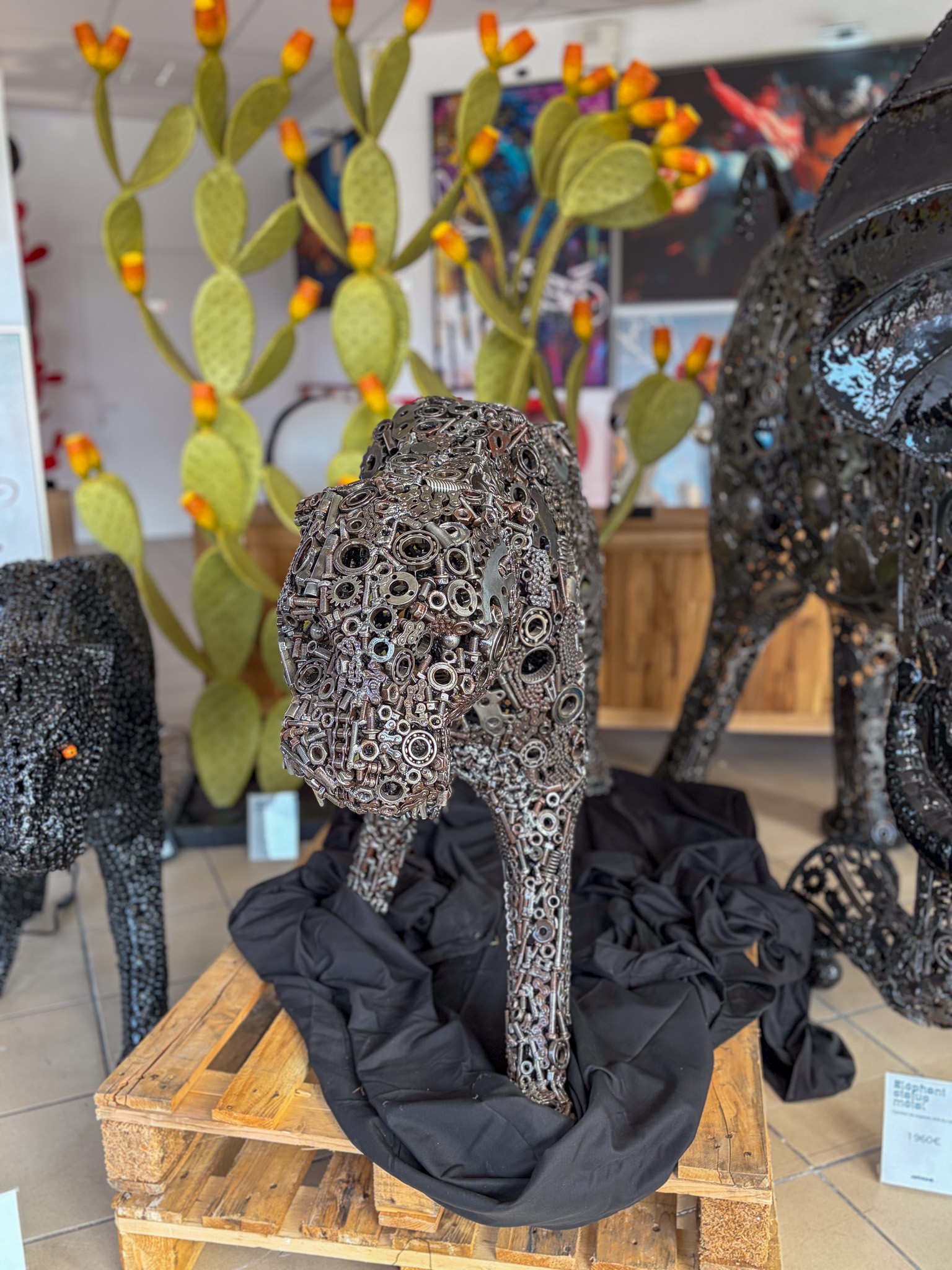 Panthère métallique artisanale en pignons et engrenages