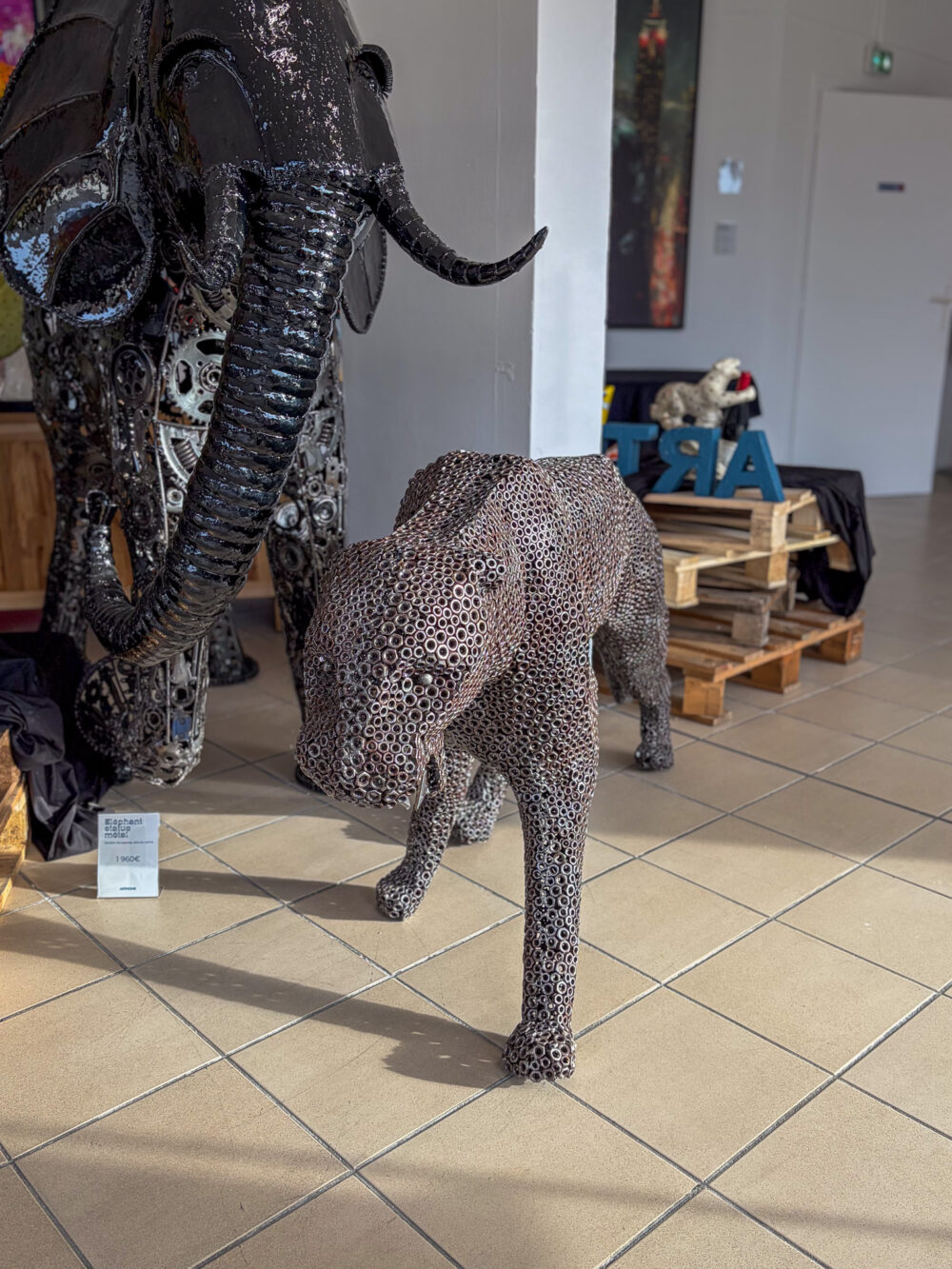 Panthère en boulons métalliques – sculpture artisanale ArtHome