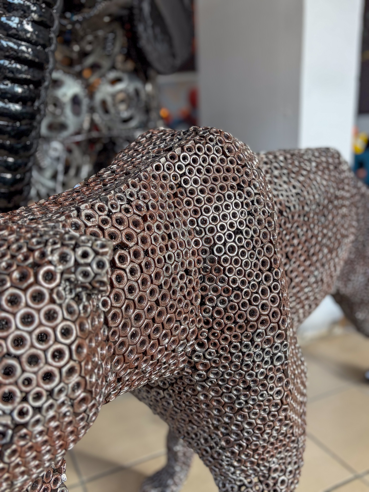 Panthère en boulons métalliques – sculpture artisanale ArtHome