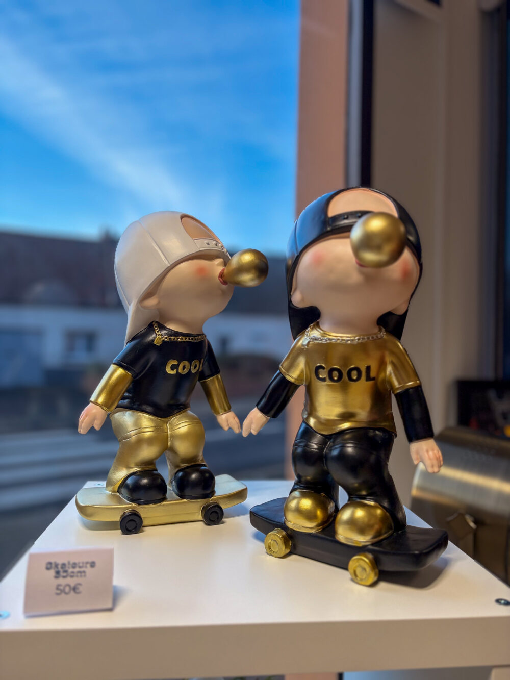 Figurine skateur design urbain COOL – sculpture décorative 35 cm