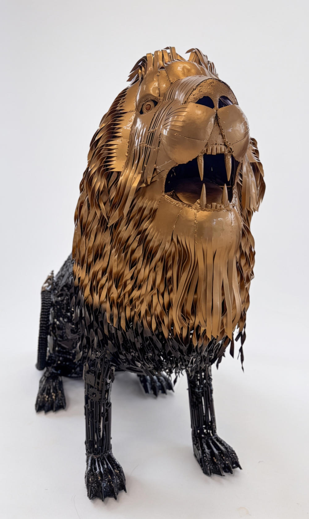 Sculpture lion en métal avec pièces mécaniques