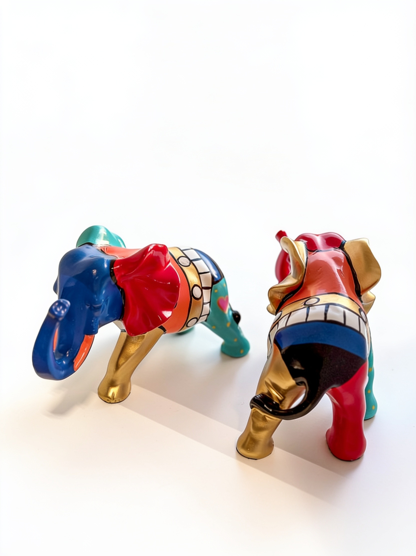 Figurine éléphant design en résine – décoration contemporaine – 15 cm