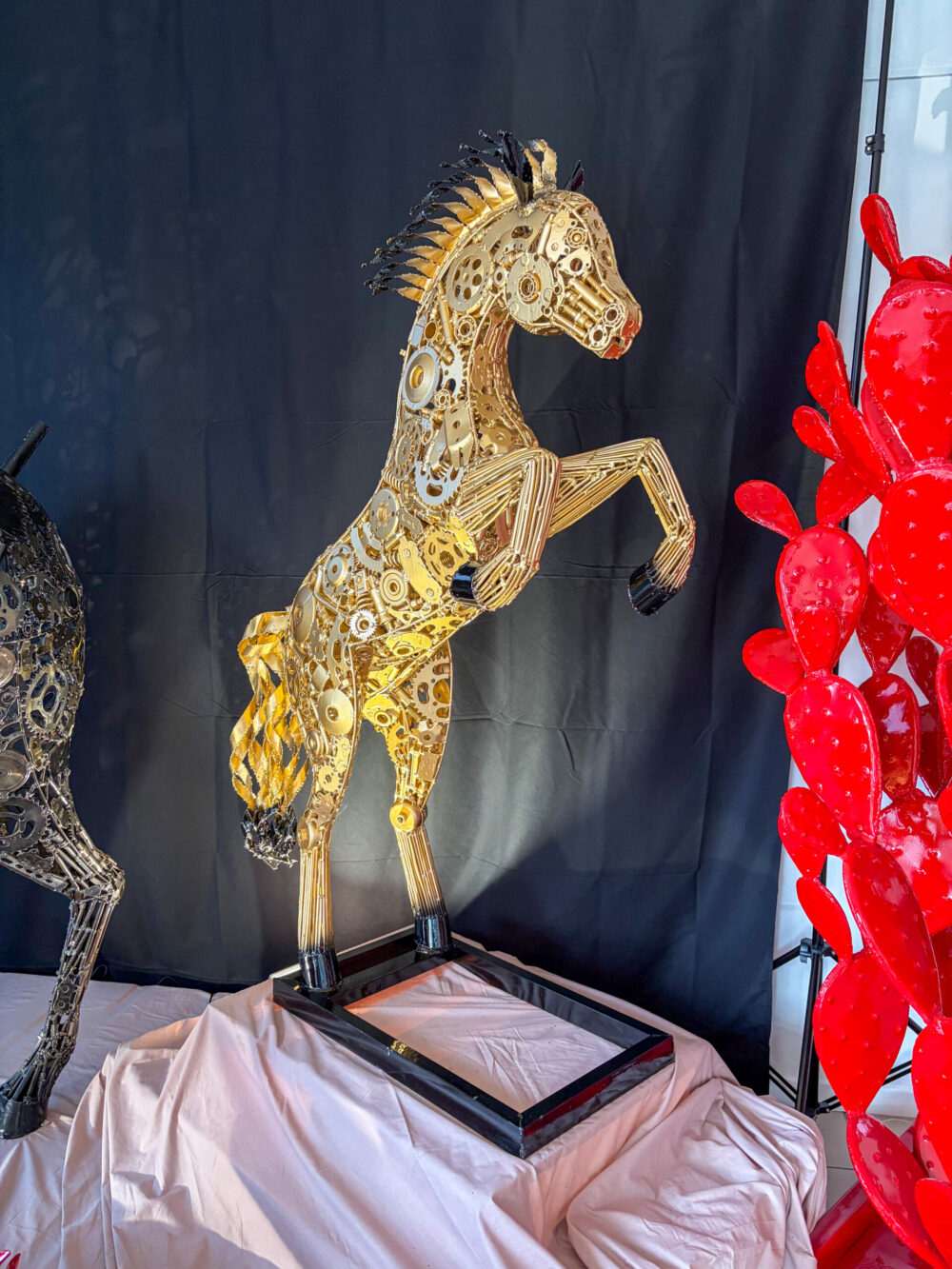 Statue cheval métal pièces mécaniques