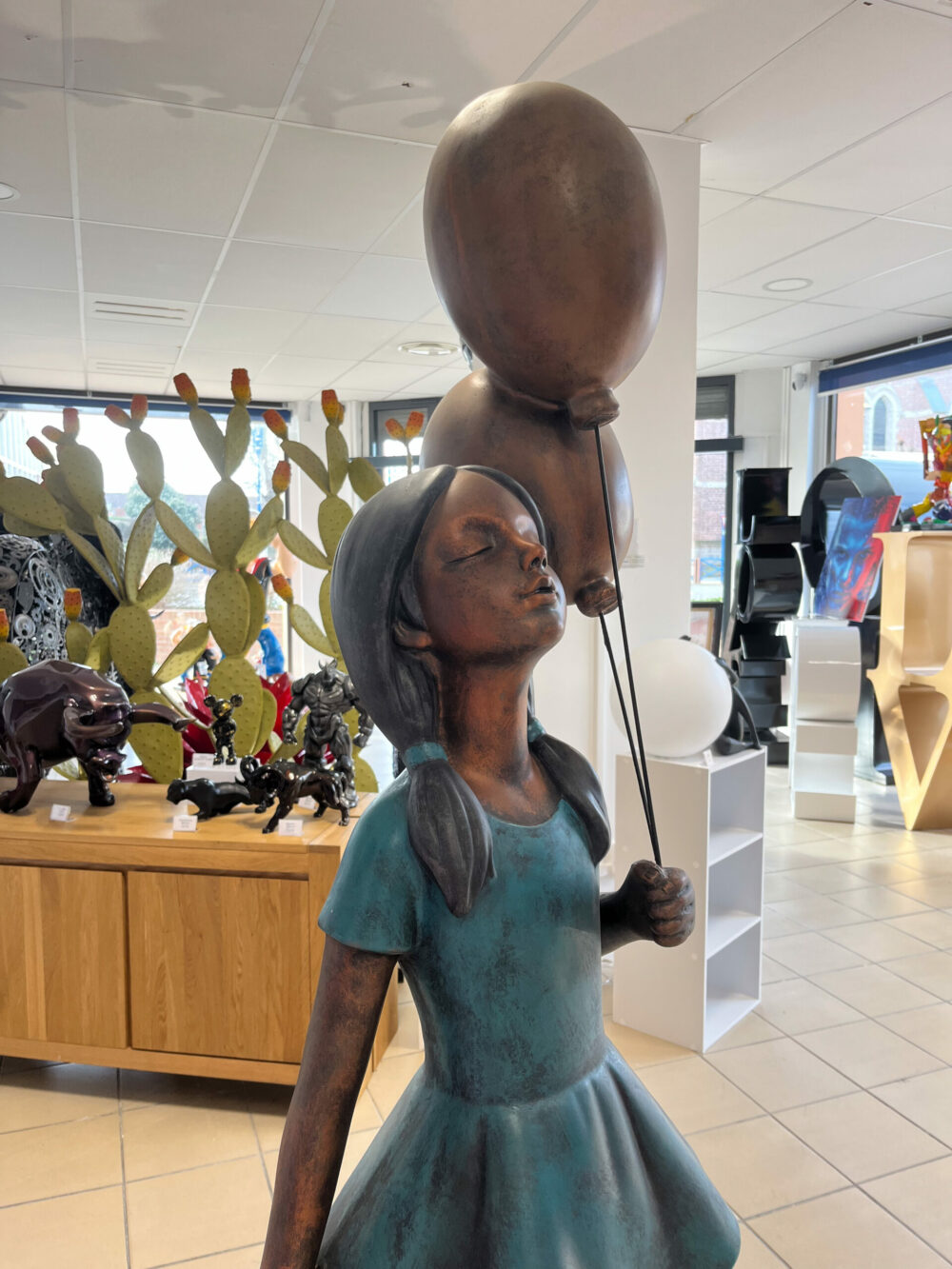 Petit fille au ballon, objet design