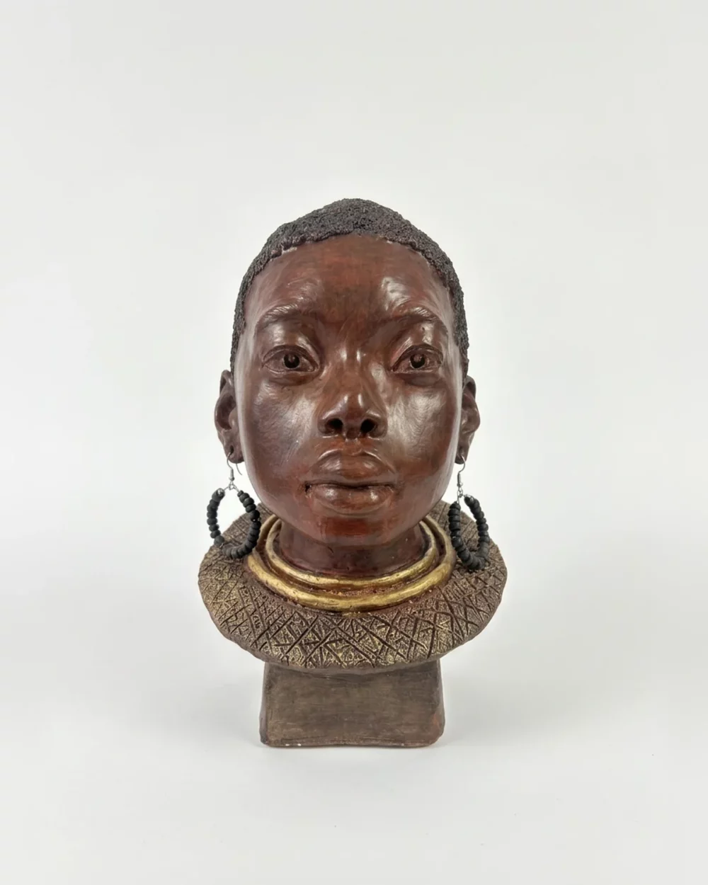 Buste Femme aux Créoles