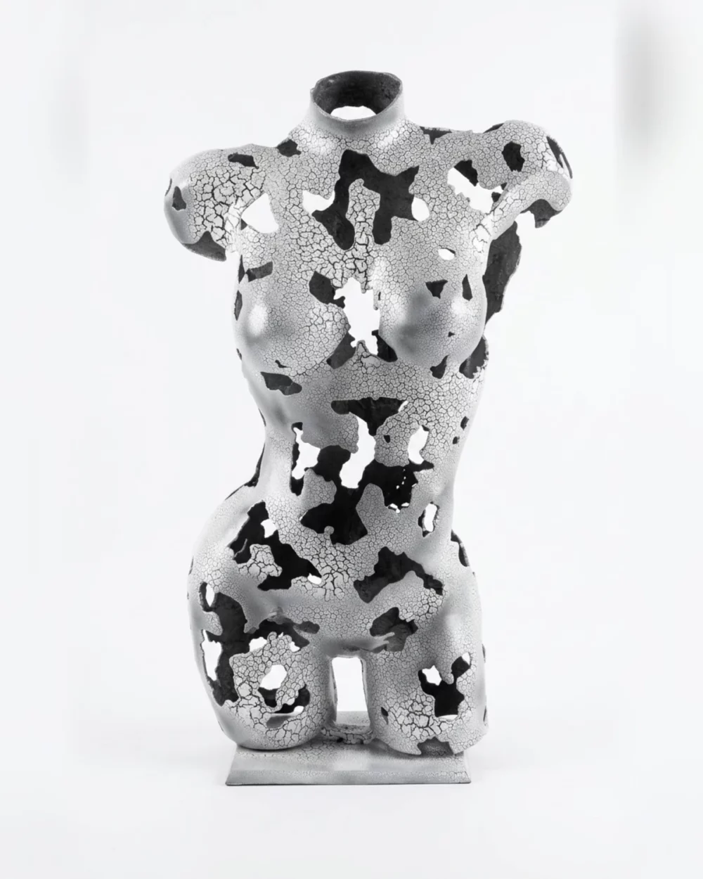 Buste femme métal gris craquelé 70 cm
