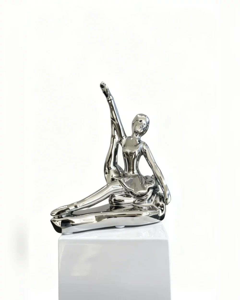 Danseuse jambe levée chromée argentée